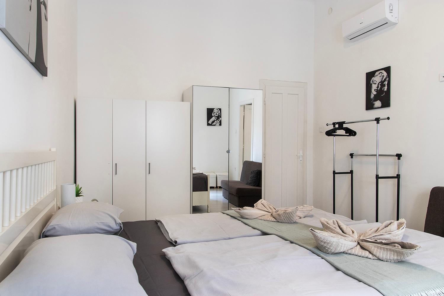 Dora Near Buda Castle With Parking! Apartment *
